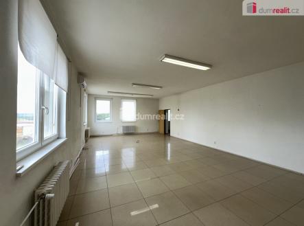 Pronájem obchodní prostor, 450 m²