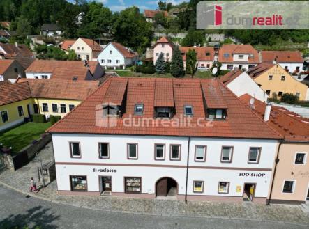 Prodej nájemního domu, 930 m²