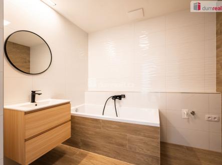 Pronájem bytu, 2+kk, 77 m²