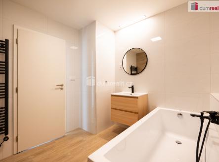 Pronájem bytu, 2+kk, 77 m²