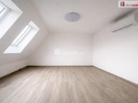 Pronájem bytu, 2+kk, 66 m²