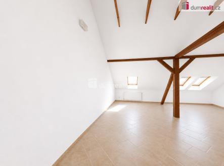 Pronájem bytu, atypický, 99 m²