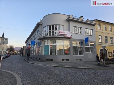 Pronájem kanceláře, 250 m²