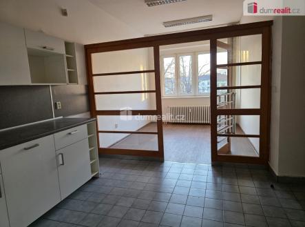 Pronájem kanceláře, 250 m²