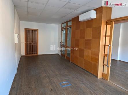 Pronájem kanceláře, 250 m²