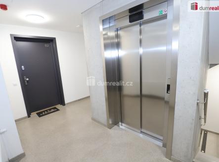 Pronájem bytu, 1+kk, 37 m²