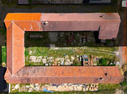 Prodej komerčního objektu, průmyslový areál, 2 636 m²