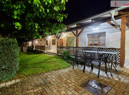 Prodej stylového apartmánového domu Mateřidouška v Chlumu u Třeboně – bazén, sauna, 27 lůžek, výborn