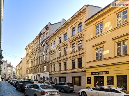 Pronájem kanceláře, 284 m²