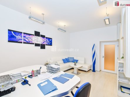 Pronájem kanceláře, 70 m²