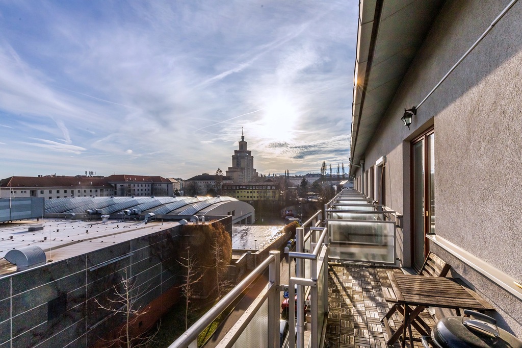 Zařízený byt 2+kk, dva balkony, garážové stání - Praha 6, Dejvice (Podbaba) - Heinemannova - balkon