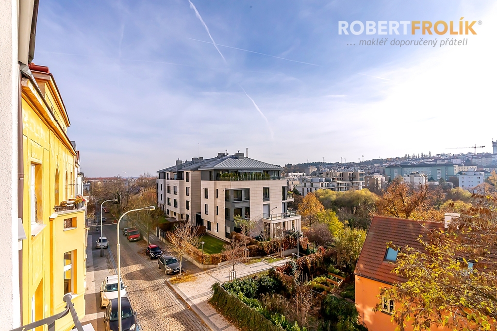Nezařízený byt 2+1 (3+kk), se sdílenou zahrádkou - Praha 6, Střešovice - ul. Na Petynce - výhled