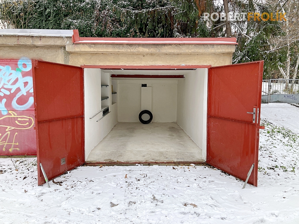 Řadová koncová garáž na prodej - Praha 6, Bubeneč - Ve struhách