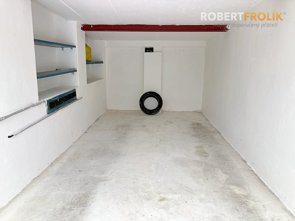 Řadová koncová garáž na prodej - Praha 6, Bubeneč - Ve struhách