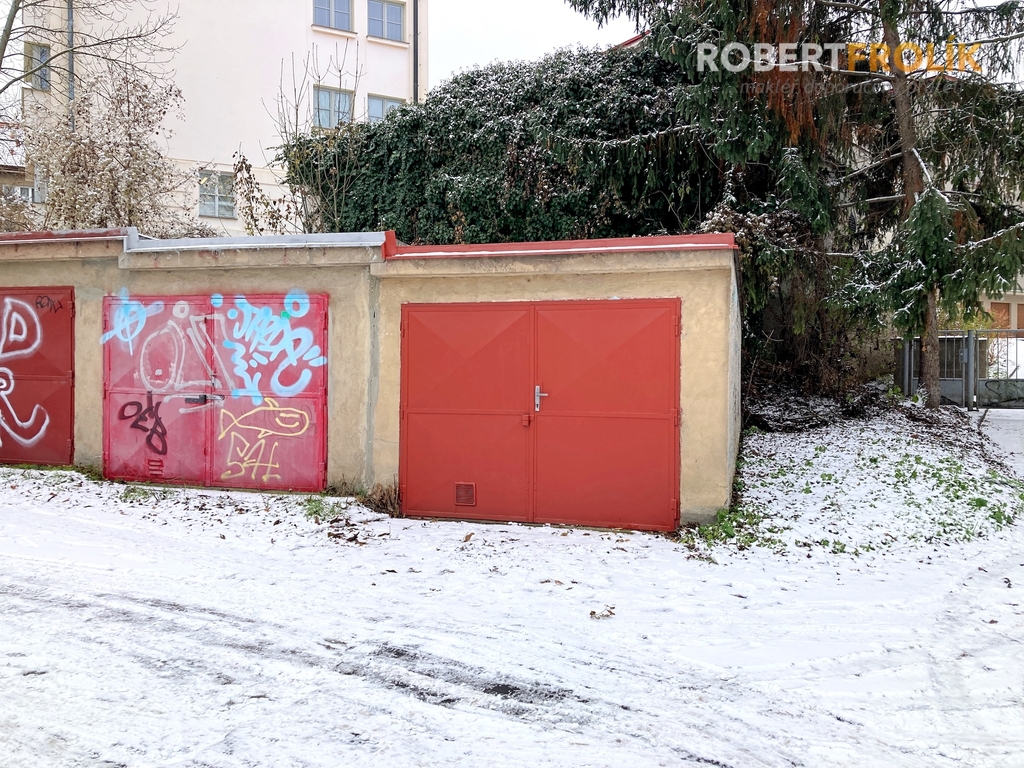 Řadová koncová garáž na prodej - Praha 6, Bubeneč - Ve struhách