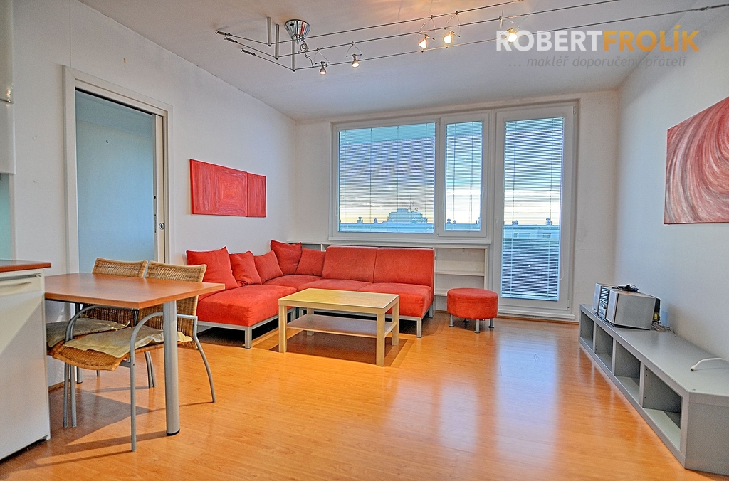 Zařízený byt 2+kk s lodžií - Praha 6, Ruzyně - Dědinská - obývák