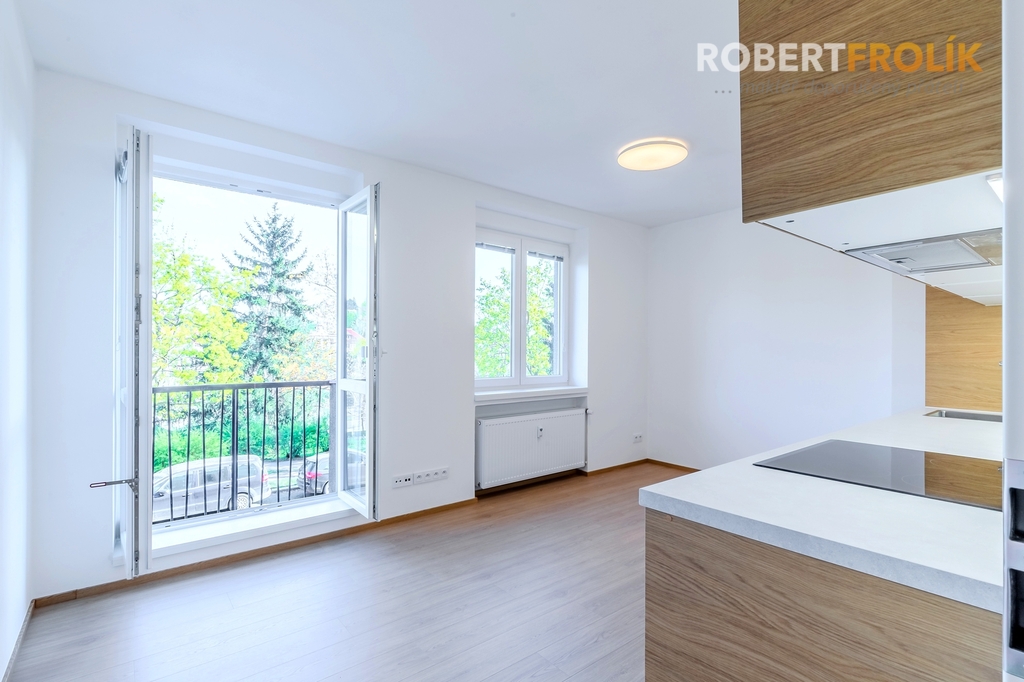 Zrekonstruovaný byt 2+kk - Praha 6, Dejvice - Velvarská - obývák s kuchyňským koutem