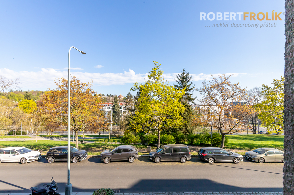 Zrekonstruovaný byt 2+kk - Praha 6, Dejvice - Velvarská - výhled