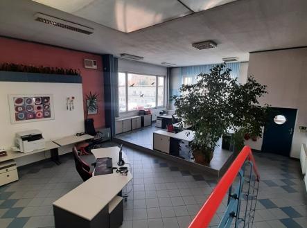 Pronájem skladovací prostor, 299 m²