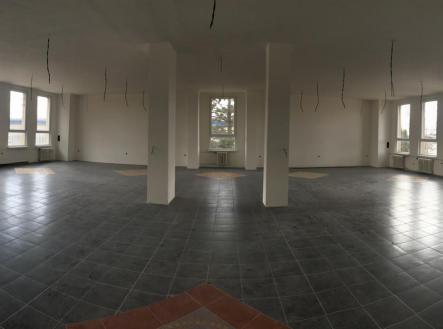 Pronájem kanceláře, 318 m²