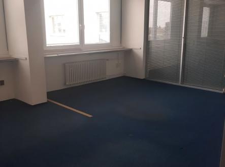 Pronájem kanceláře, 300 m²