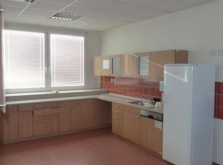 Pronájem kanceláře, 300 m²
