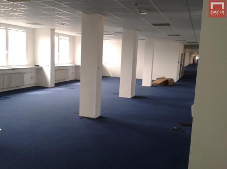 Pronájem kanceláře, 300 m²