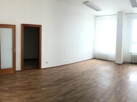 Pronájem kanceláře, 200 m²