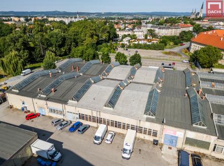 Pronájem skladu, 1 860 m²