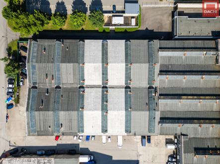 Pronájem skladu, 1 860 m²