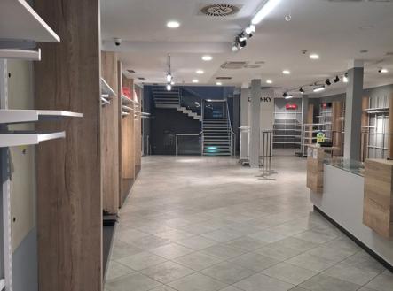 Pronájem obchodní prostor, 645 m²