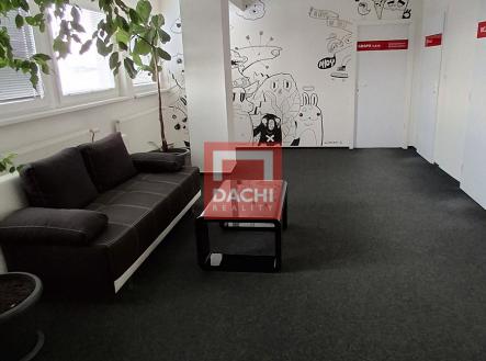 Pronájem - kanceláře, 307 m²