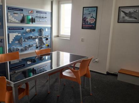 Pronájem kanceláře, 202 m²