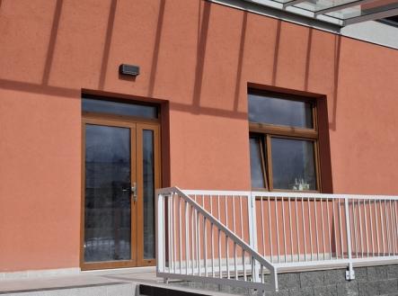 Pronájem obchodní prostor, 85 m²