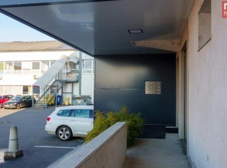 Pronájem skladovací prostor, 272 m²