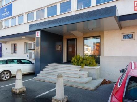 Pronájem skladovací prostor, 272 m² obrázek