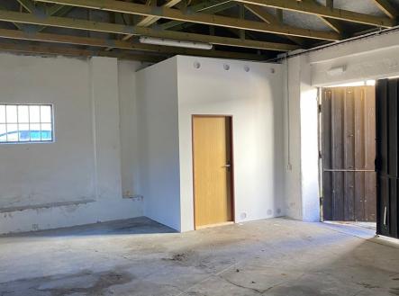 Pronájem skladovací prostor, 180 m²