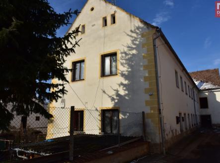 Prodej nájemního domu, 6 674 m²