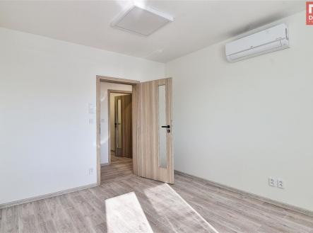 Pronájem kanceláře, 67 m²