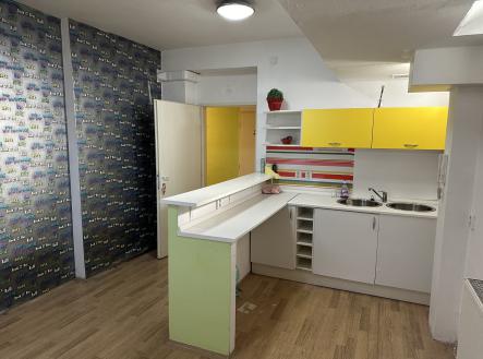 Pronájem - komerční objekt, jiný, 94 m²