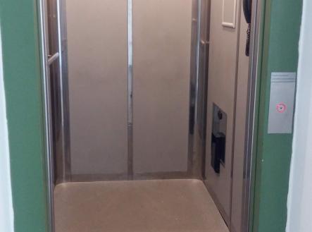 Pronájem kanceláře, 328 m²