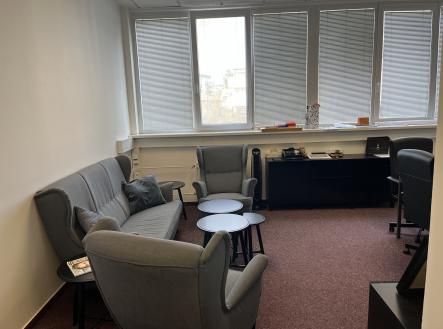 Pronájem kanceláře, 328 m²