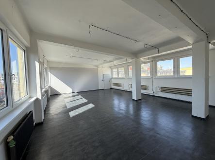 Pronájem kanceláře, 75 m²