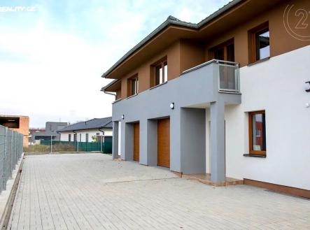 Pronájem - dům/vila, 220 m²