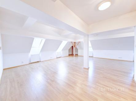 Pronájem kanceláře, 120 m²