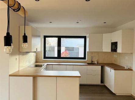 Pronájem domu/vily, 205 m²