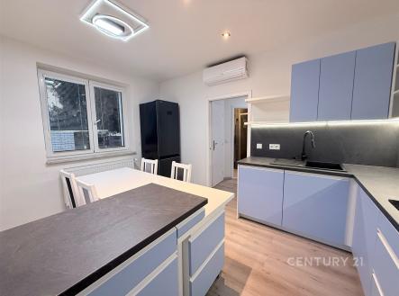 Pronájem bytu, 2+1, 68 m²