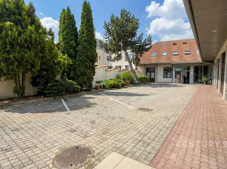 Prodej nájemního domu, 758 m²