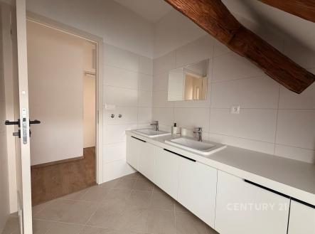 Pronájem kanceláře, 154 m²