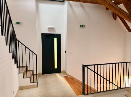 Pronájem kanceláře, 154 m²